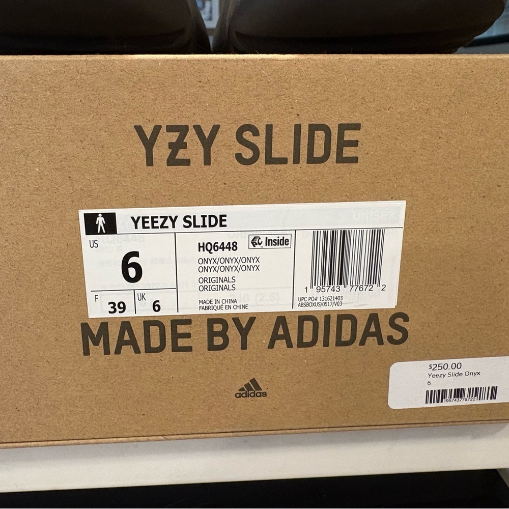 Adidas Yeezy Slide in Black size 6, authentic